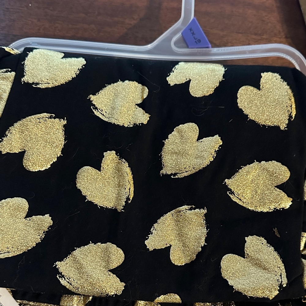 NWT No Boundaries Black Ankle Leggings with Gold Heart Pattern